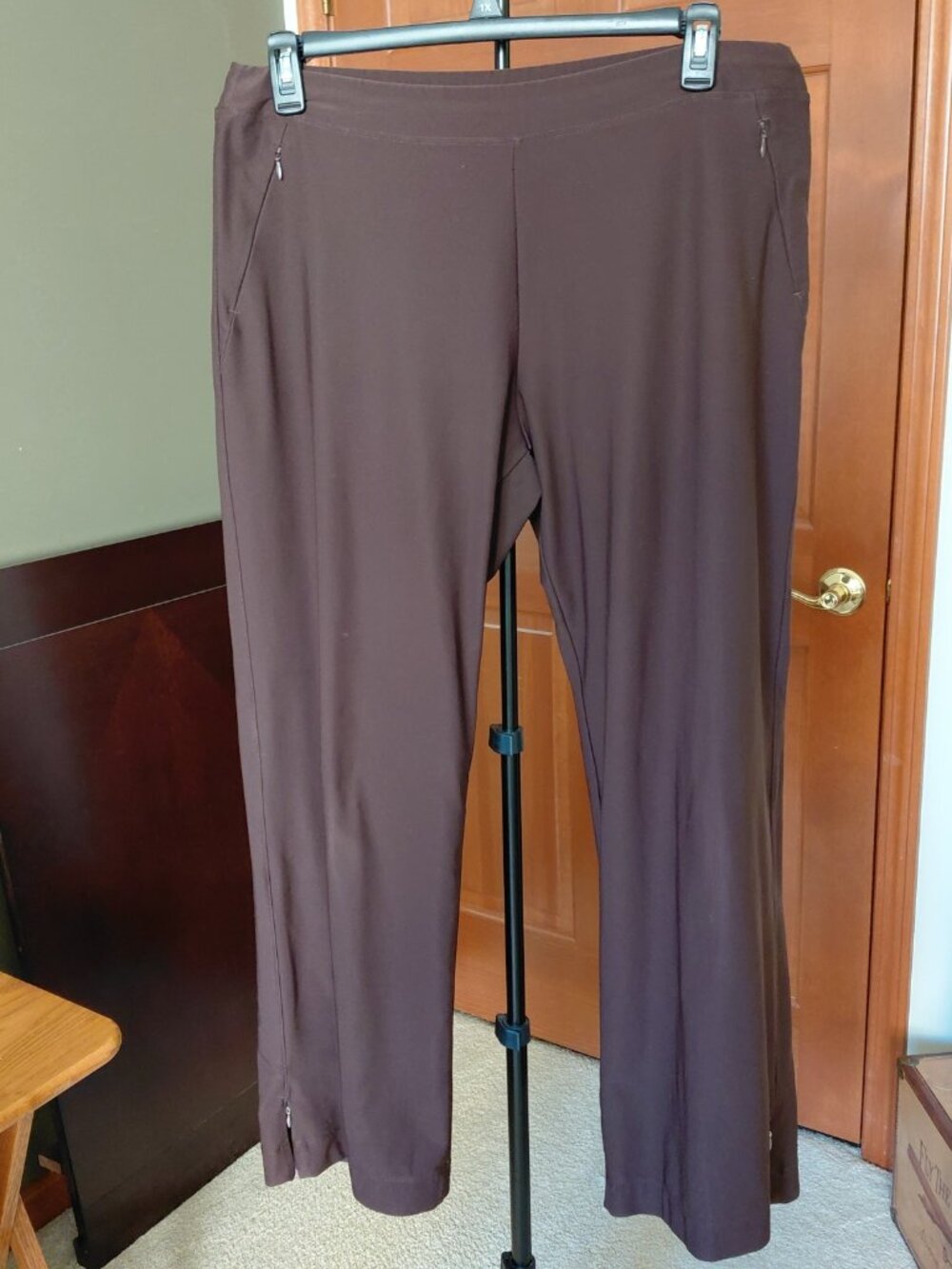 Lucy Athletic Pant, Sz XL, Brown. Very Good Condition. Hard to find Style